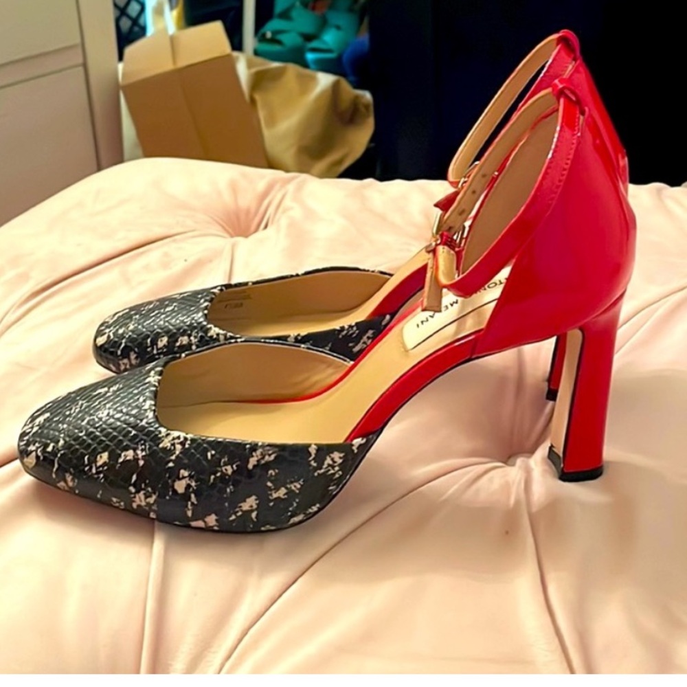 Antonio Melani “Janellie” Red and Blue pumps Size 7 1/2